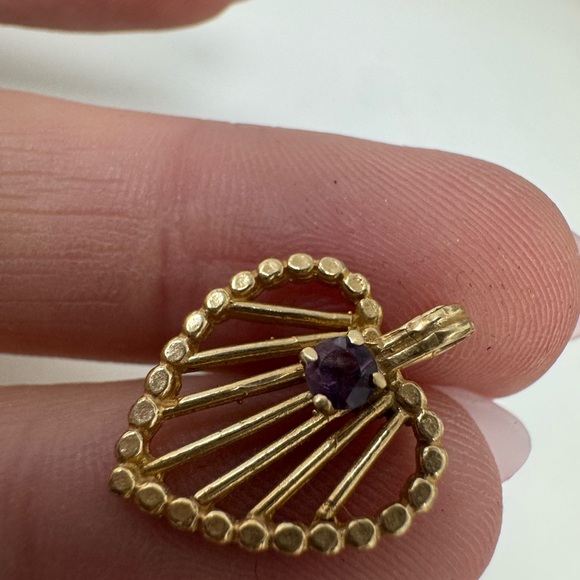 14K yellow gold and amethyst heart pendant - Picture 7 of 14